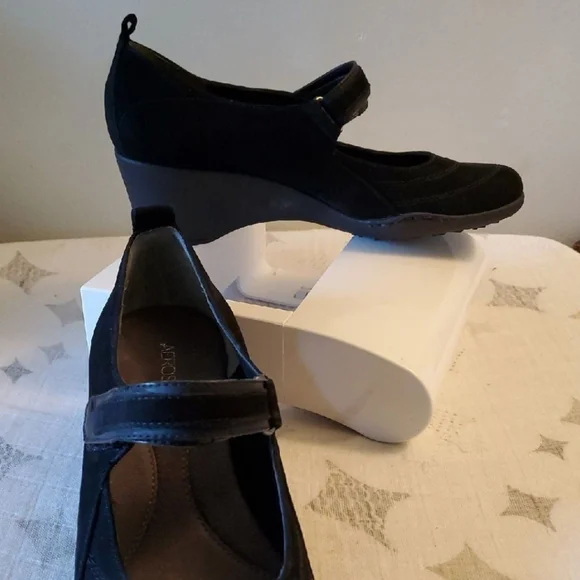 Black suede Aerosoles - Picture 2 of 7